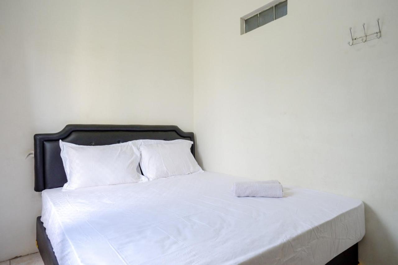 Pandawa Guest House At Ngaliyan Square Mitra Reddoorz Semarang Exterior photo