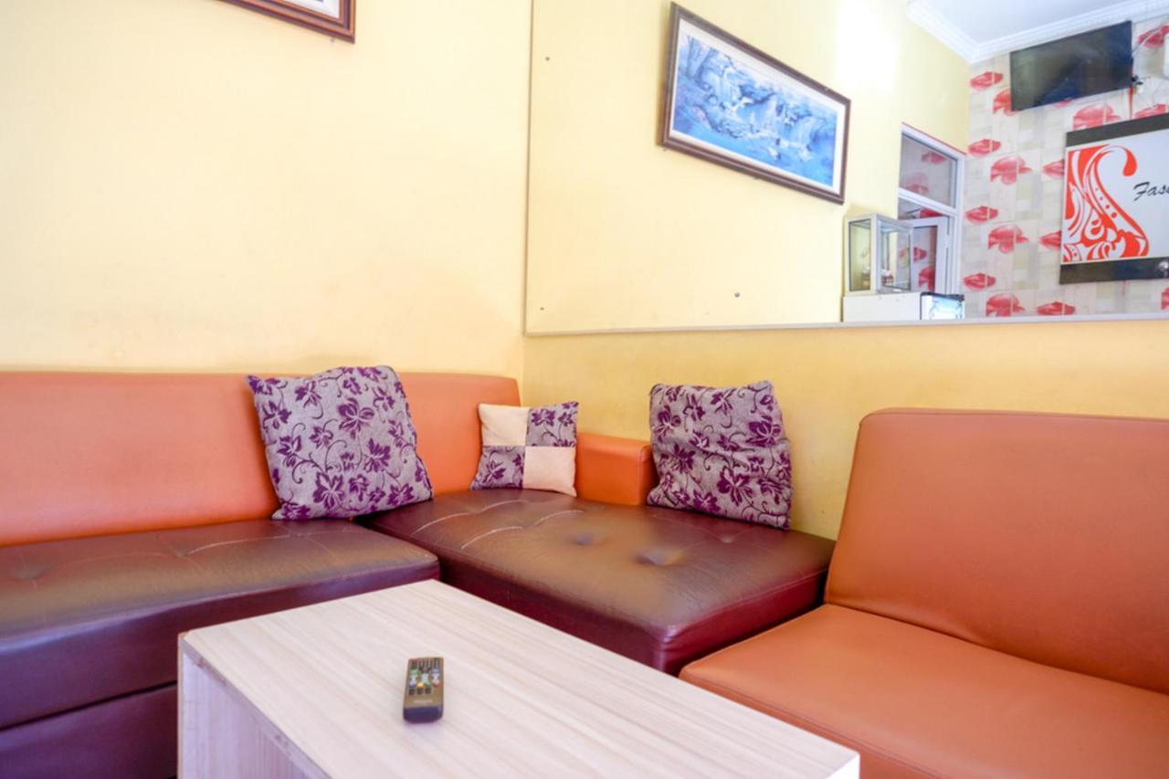 Pandawa Guest House At Ngaliyan Square Mitra Reddoorz Semarang Exterior photo