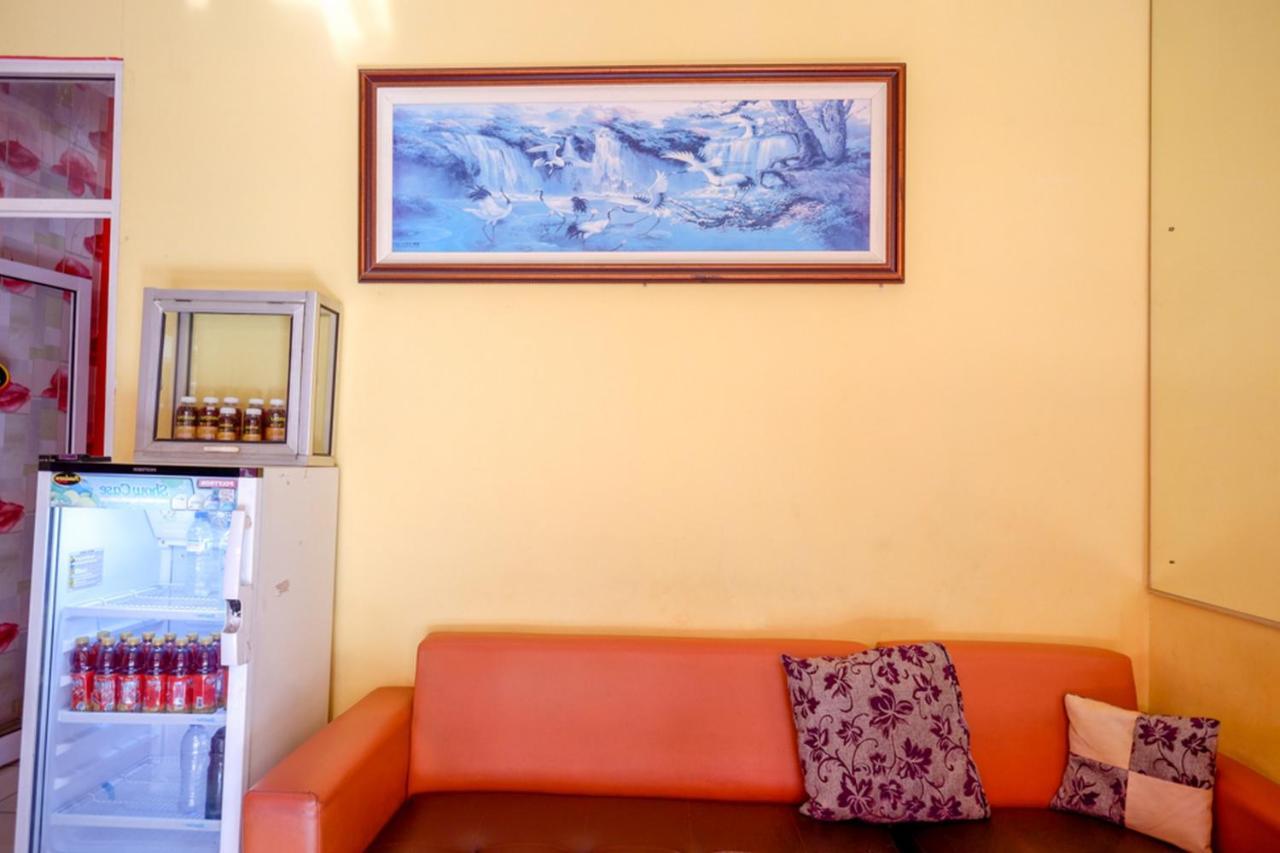 Pandawa Guest House At Ngaliyan Square Mitra Reddoorz Semarang Exterior photo