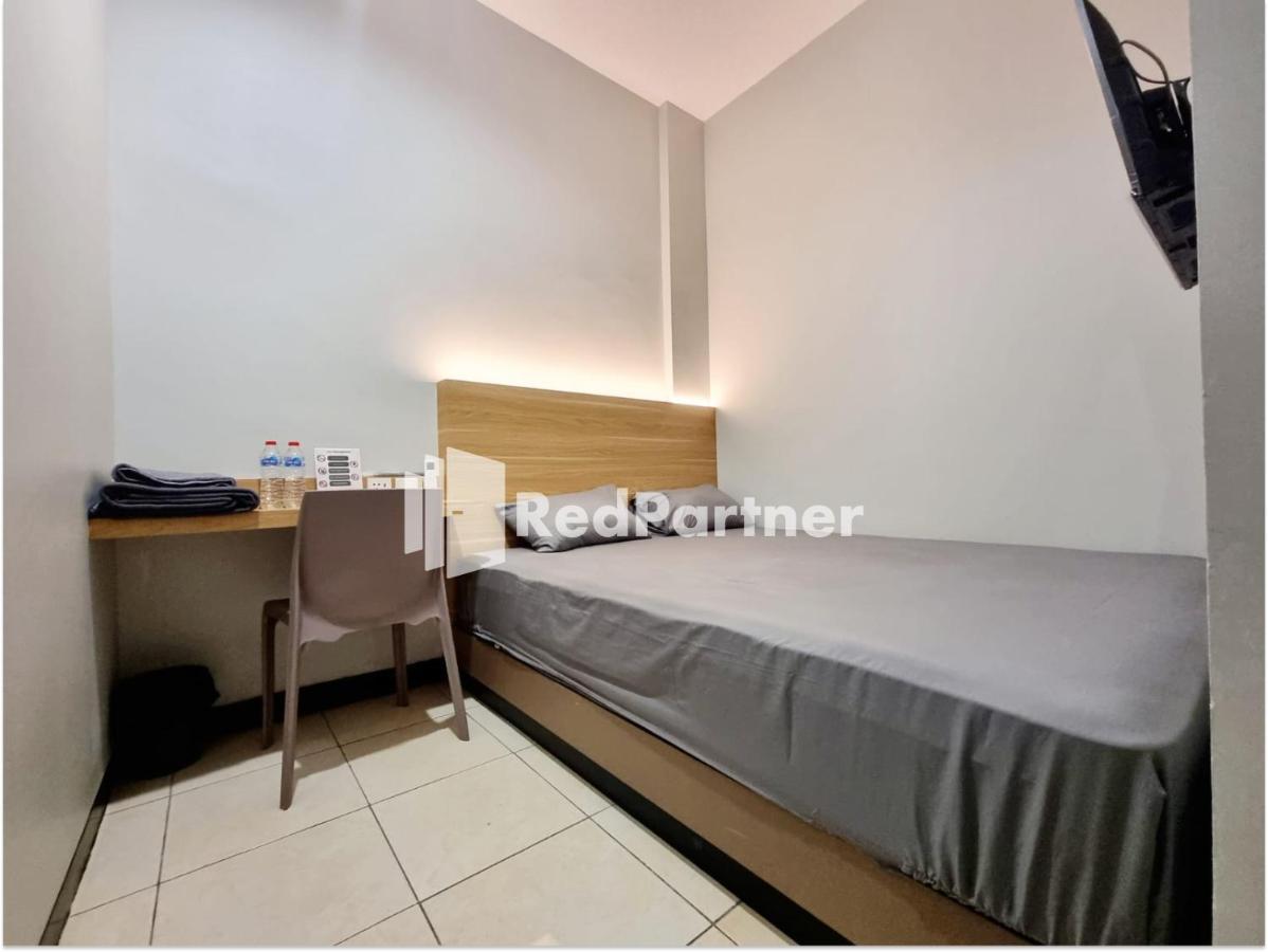 Pandawa Guest House At Ngaliyan Square Mitra Reddoorz Semarang Exterior photo